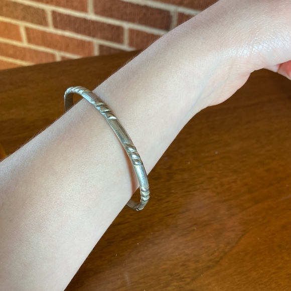 Vintage Sterling Silver Bangle Bracelet - Picture 5 of 9